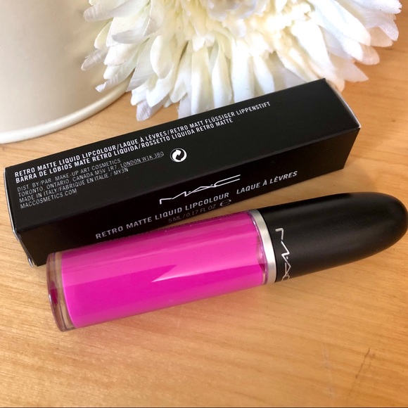 MAC Retro Matte Liquid Lip Colour* Fuchsia Flicker - Picture 2 of 3